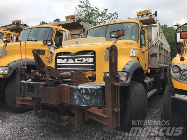 Mack GU713 Lemiesze i pługi śnieżne