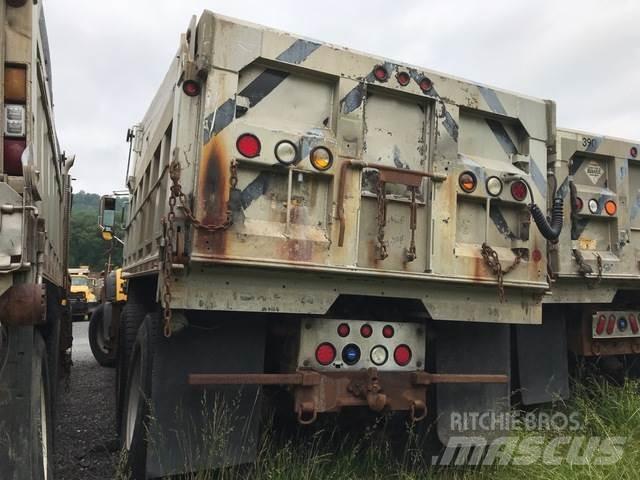 Mack GU713 Lemiesze i pługi śnieżne