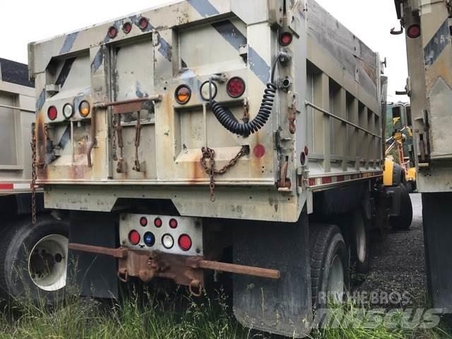 Mack GU713 Lemiesze i pługi śnieżne