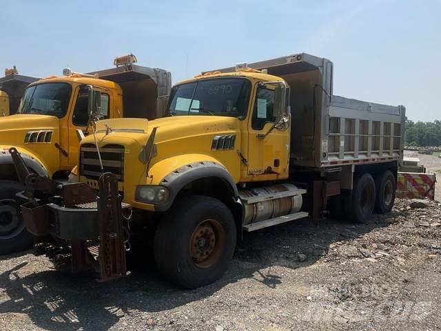 Mack GU713 Lemiesze i pługi śnieżne