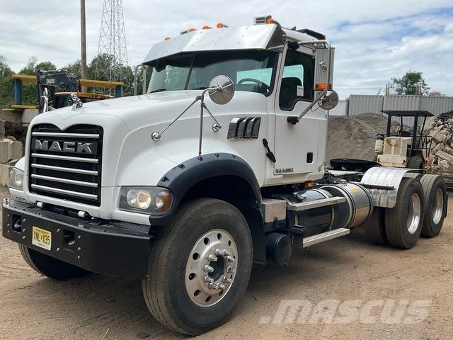Mack GU713 Ciągniki siodłowe