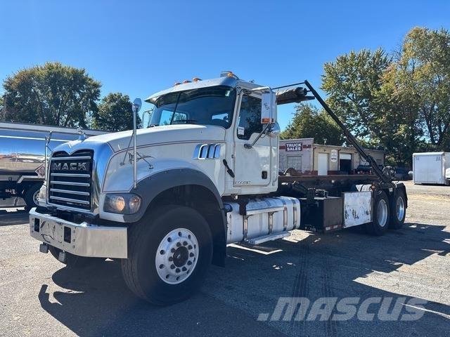 Mack GU713 Bramowce