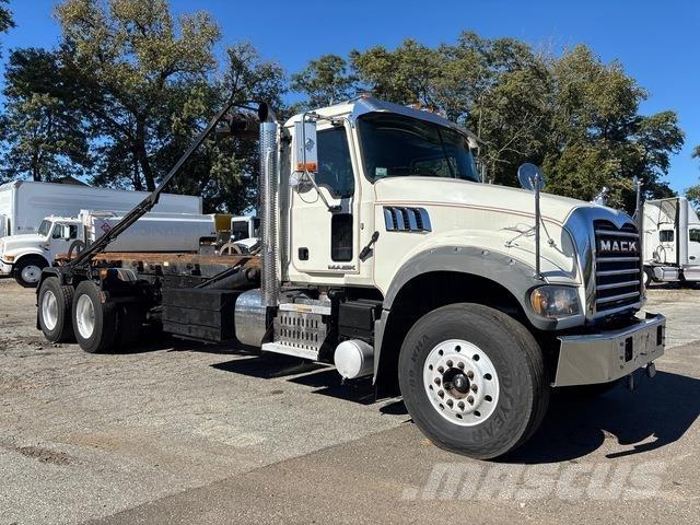 Mack GU713 Bramowce