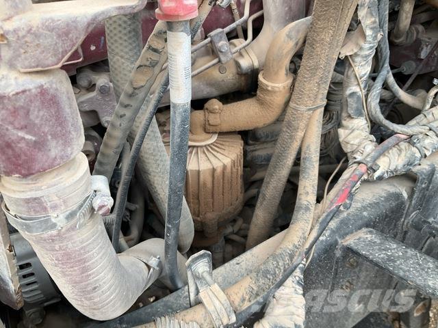 Mack GU713 Ciężarówki typu Platforma / Skrzynia