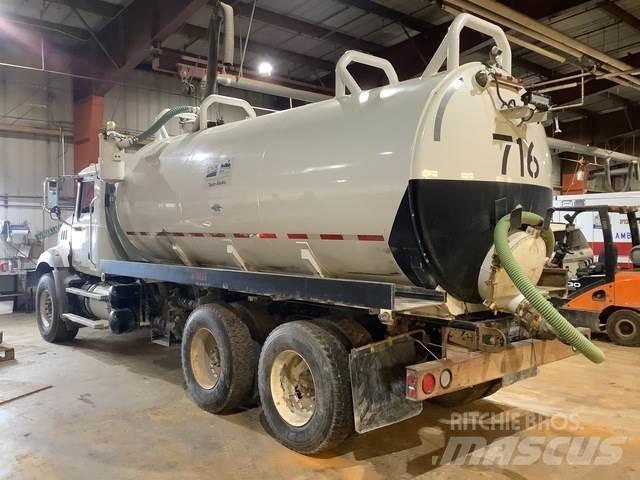 Mack GU813 Cysterna