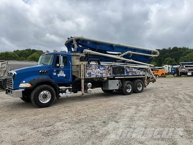 Mack GU813 Samojezdne pompy do betonu