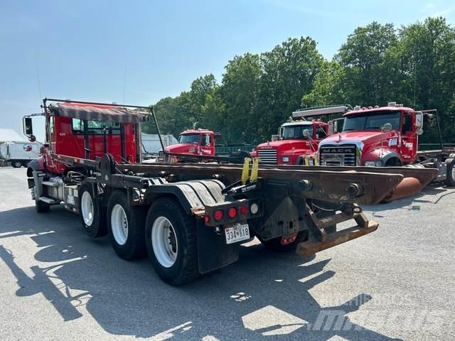 Mack GU813 Bramowce