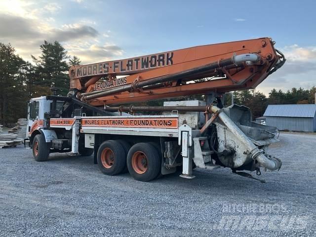 Mack MR688S Samojezdne pompy do betonu