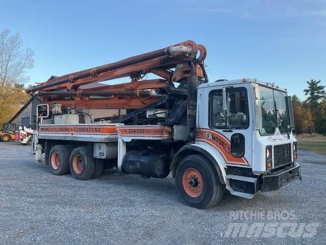 Mack MR688S Samojezdne pompy do betonu
