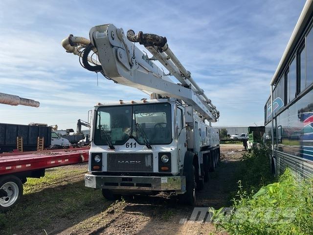 Mack MR688S Samojezdne pompy do betonu