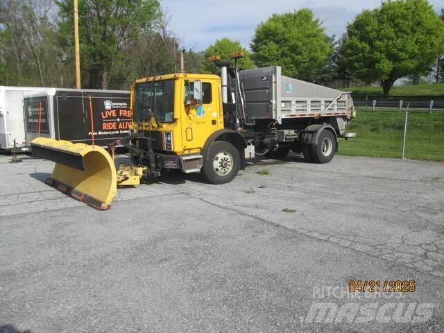 Mack MR690P Lemiesze i pługi śnieżne