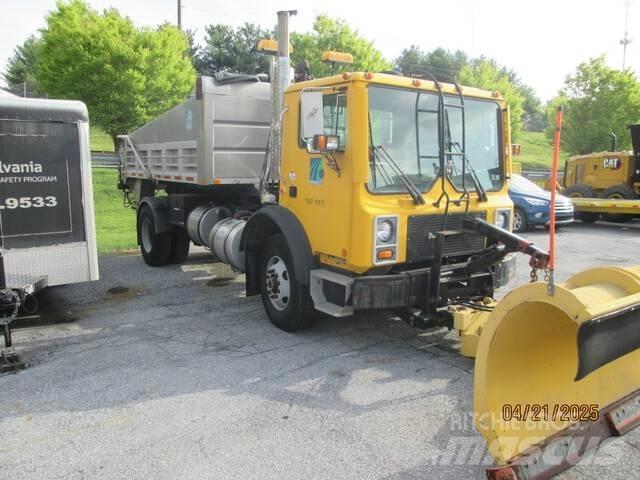 Mack MR690P Lemiesze i pługi śnieżne