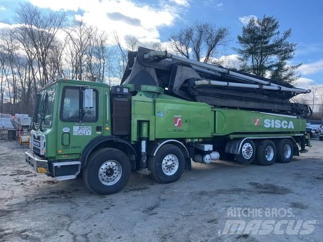Mack MRU613 Samojezdne pompy do betonu