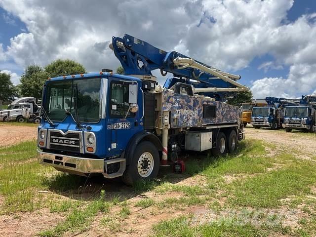 Mack MRU613 Samojezdne pompy do betonu