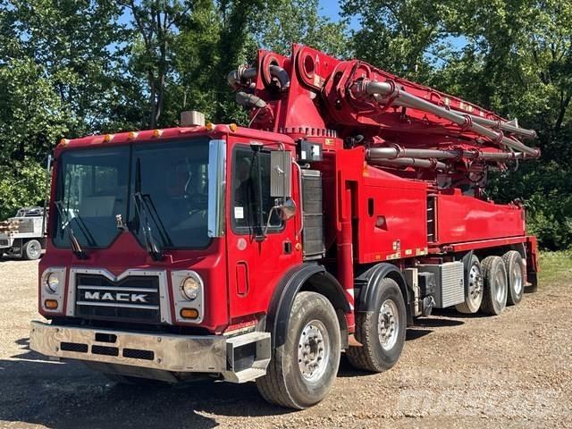 Mack MRU613 Samojezdne pompy do betonu