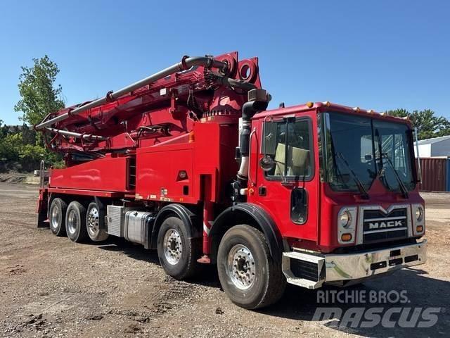 Mack MRU613 Samojezdne pompy do betonu