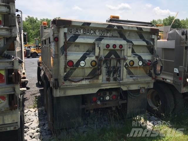 Mack RD600 Lemiesze i pługi śnieżne