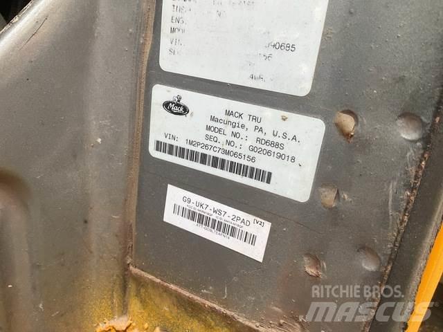 Mack RD600 Lemiesze i pługi śnieżne