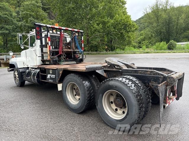Mack RD688S Ciężarówki typu Platforma / Skrzynia