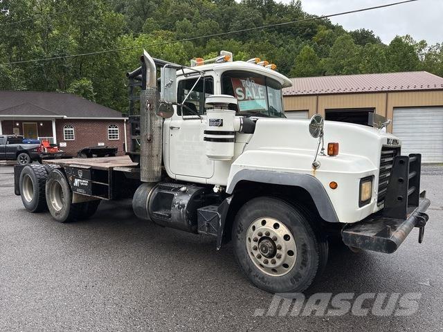Mack RD688S Ciężarówki typu Platforma / Skrzynia