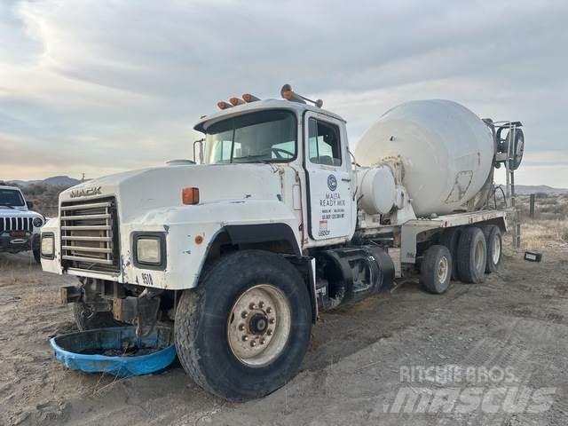 Mack RD690S Inne