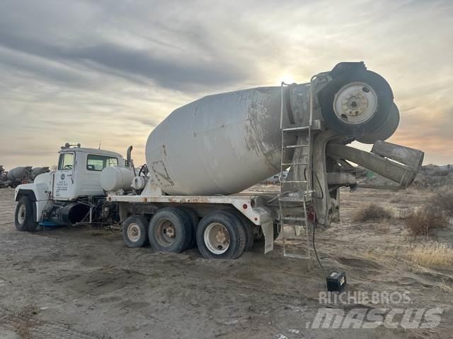 Mack RD690S Inne