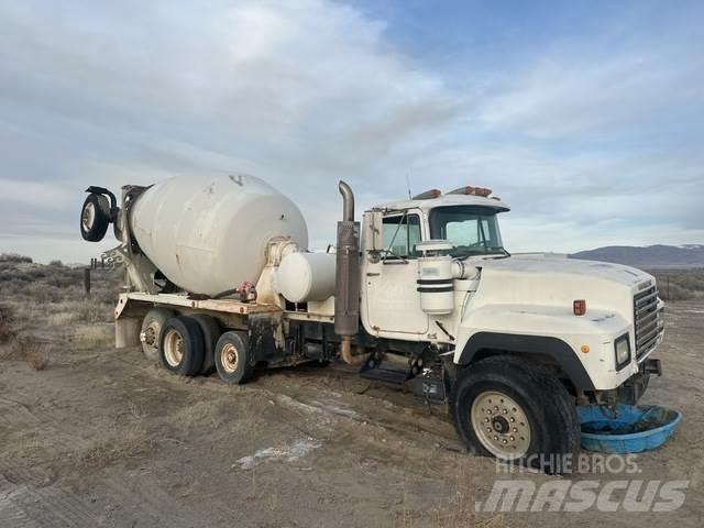 Mack RD690S Inne