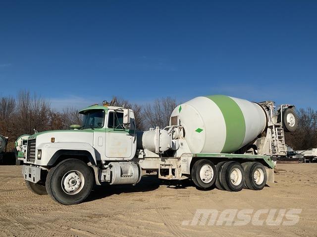 Mack RD690S Inne