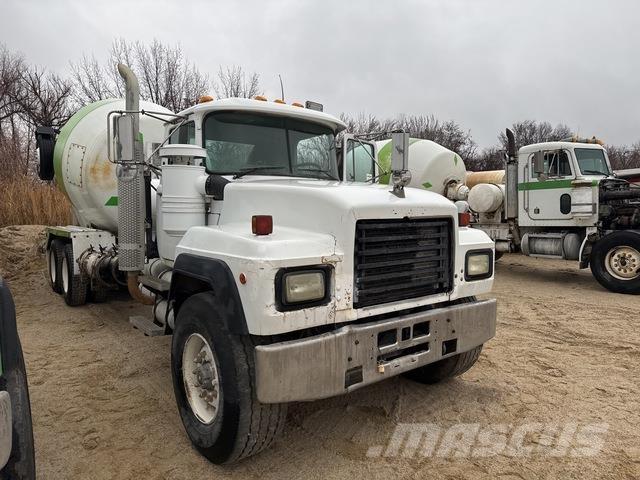 Mack RD690S Inne
