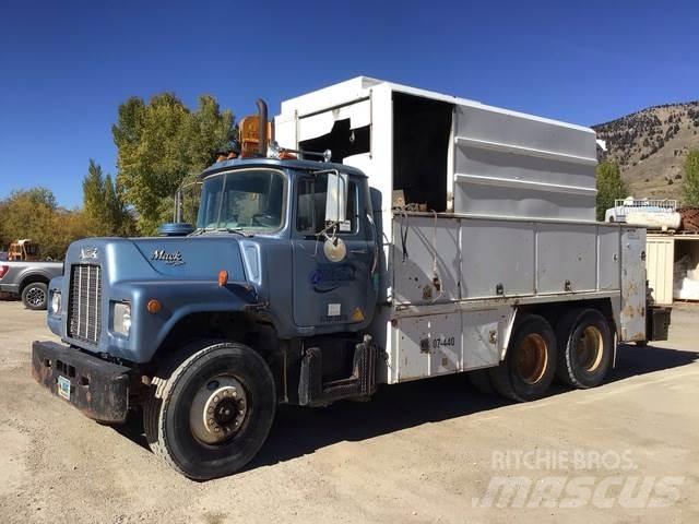 Mack U600 Pojazdy komunalne