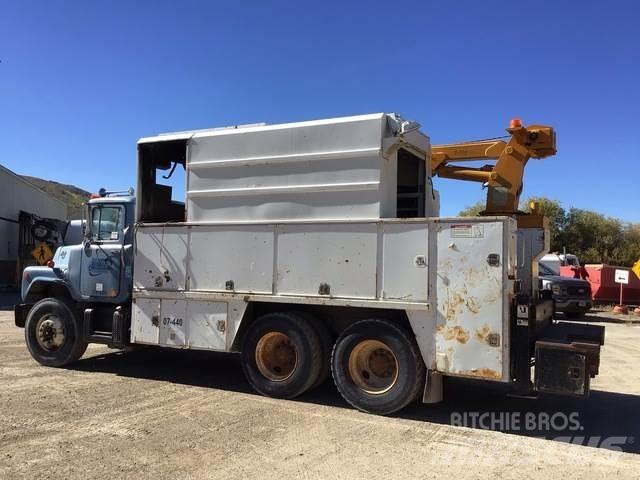 Mack U600 Pojazdy komunalne