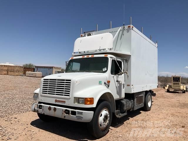 Navistar 4700 Samochody ciężarowe ze skrzynią zamkniętą