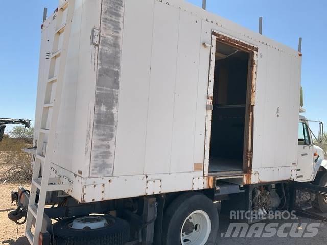 Navistar 4700 Samochody ciężarowe ze skrzynią zamkniętą