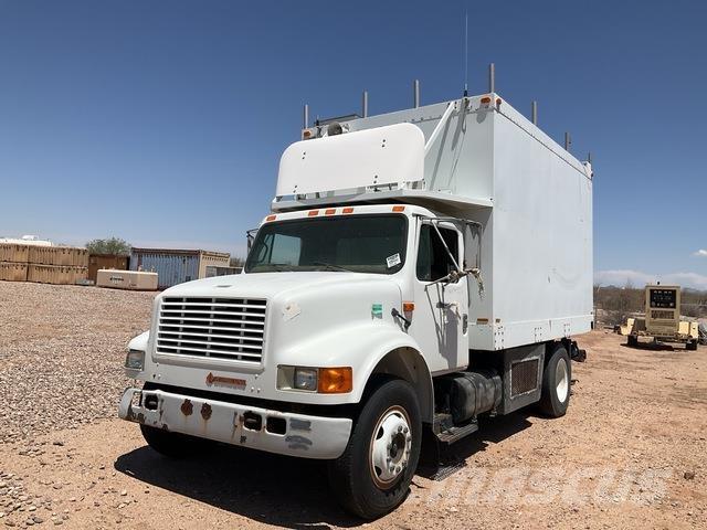 Navistar 4700 Samochody ciężarowe ze skrzynią zamkniętą