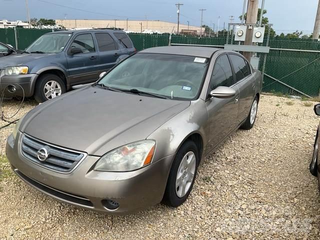 Nissan Altima Samochody osobowe