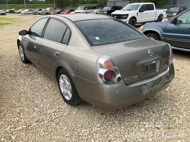Nissan Altima Samochody osobowe