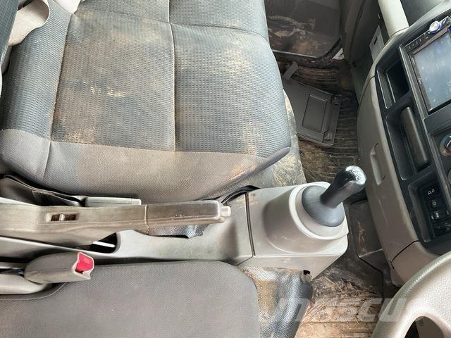 Nissan ATLAS Ciężarówki typu Platforma / Skrzynia