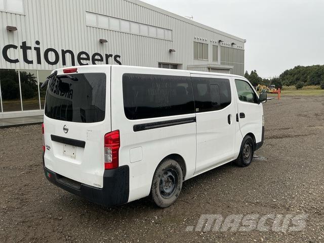 Nissan Caravan Minibusy