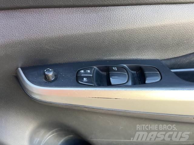 Nissan Navara Pick-upy / Pojazdy z otwieranymi burtami