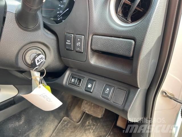 Nissan Navara Pick-upy / Pojazdy z otwieranymi burtami