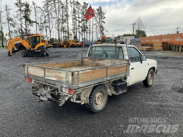 Nissan Navara Pick-upy / Pojazdy z otwieranymi burtami