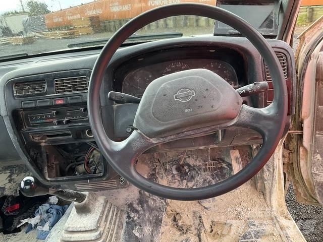 Nissan Navara Pick-upy / Pojazdy z otwieranymi burtami