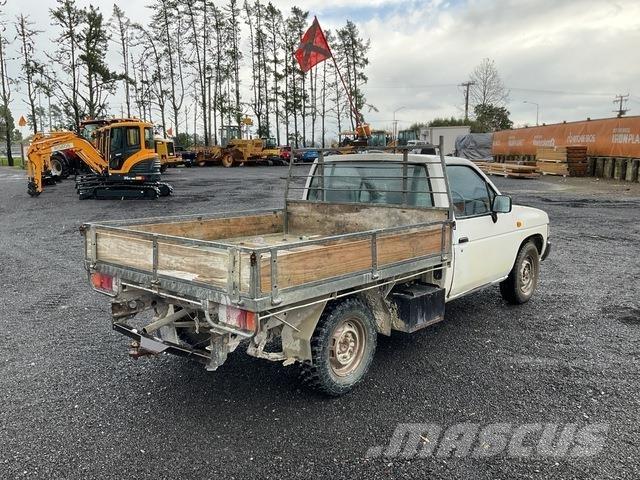 Nissan Navara Pick-upy / Pojazdy z otwieranymi burtami