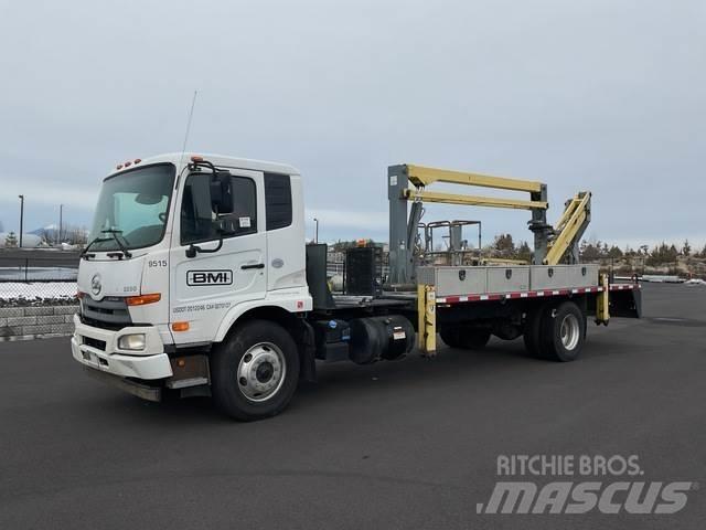 Nissan UD3300 Maszyny budowlane - Inne