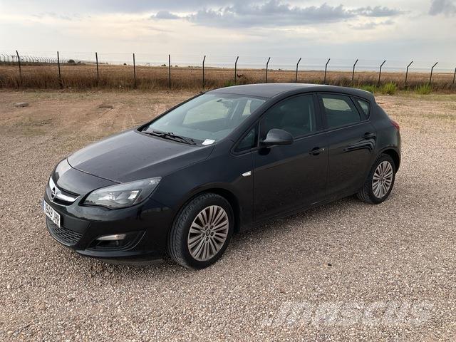 Opel Astra Samochody osobowe