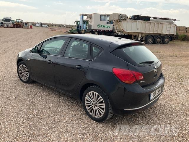 Opel Astra Samochody osobowe