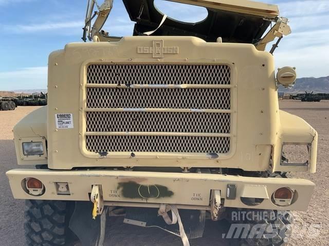 Oshkosh  Samochody ciężarowe ze skrzynią zamkniętą