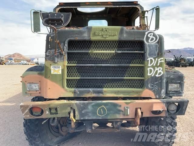 Oshkosh  Samochody ciężarowe ze skrzynią zamkniętą