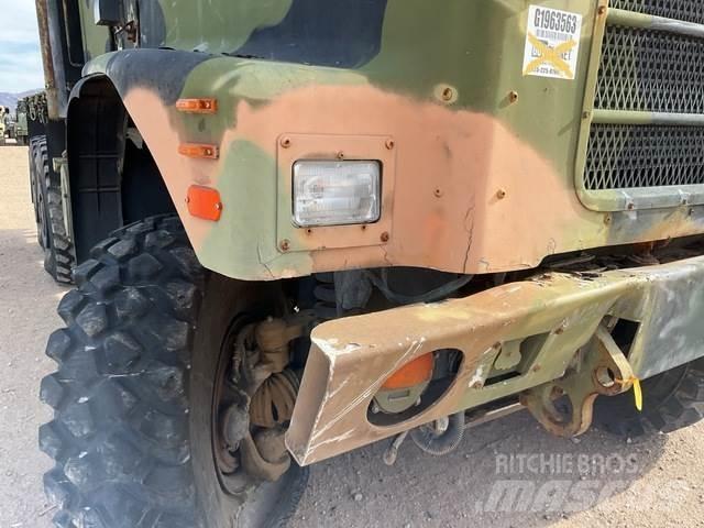 Oshkosh  Samochody ciężarowe ze skrzynią zamkniętą