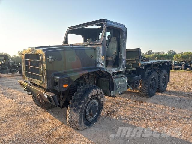 Oshkosh  Samochody ciężarowe ze skrzynią zamkniętą